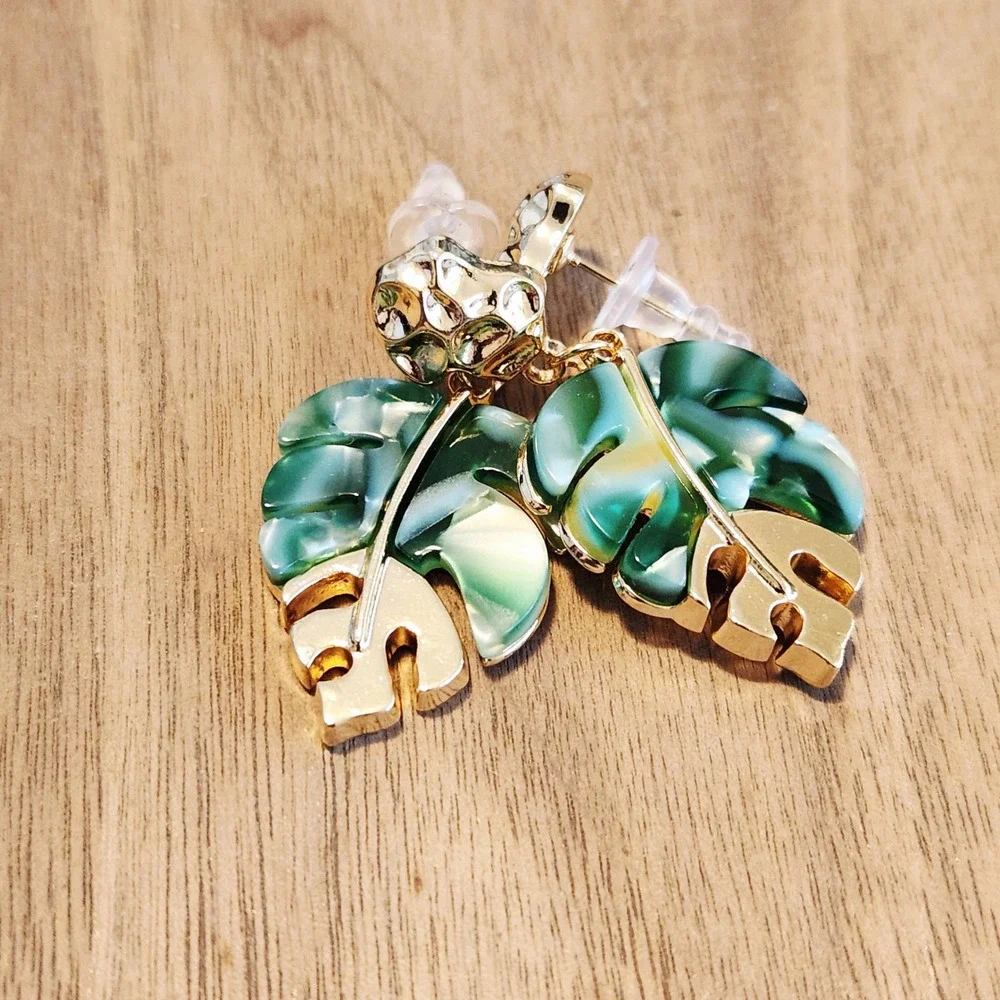 Gold Green Monstera Leaf Drop Earrings Tropical‎ Botanical Resin Marbled Dangle